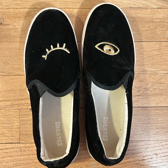 Soludos Black Slip-On Shoes with Eye Design - Picture 1 of 3